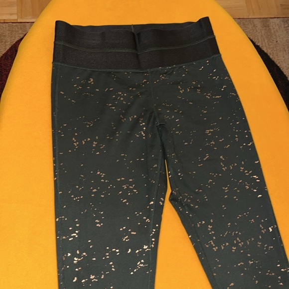Puma Champion yoga fitness leggings dark green with gold print. Stretchy, size M - Picture 3 of 7